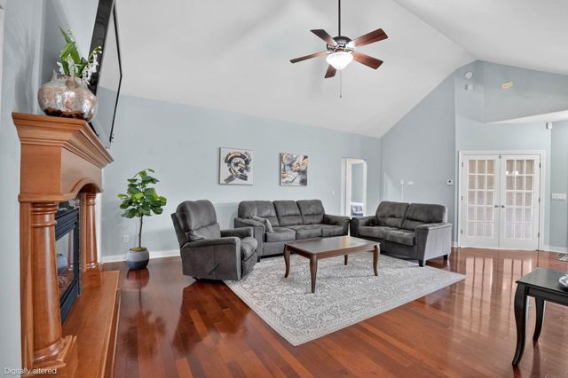 1216 Lake Ridge Drive, Cedar Falls, IA 50613