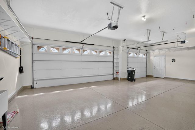 1216 Lake Ridge Drive, Cedar Falls, IA 50613