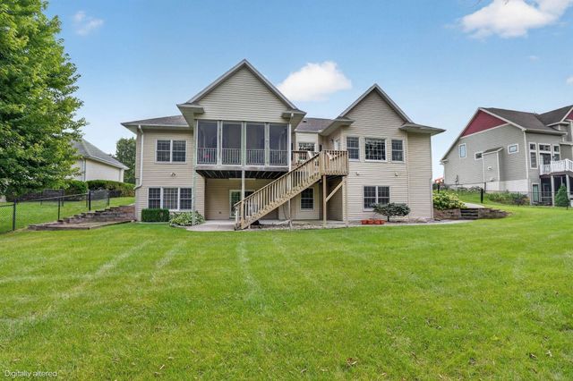 1216 Lake Ridge Drive, Cedar Falls, IA 50613