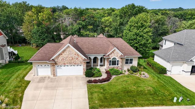 1216 Lake Ridge Drive, Cedar Falls, IA 50613