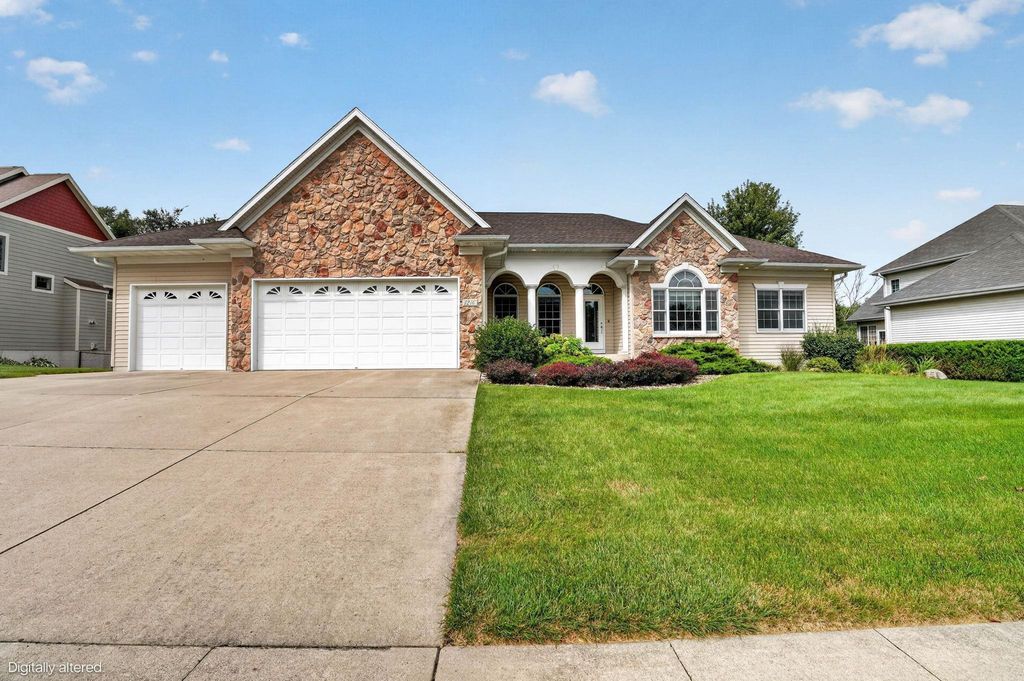 1216 Lake Ridge Drive, Cedar Falls, IA 50613