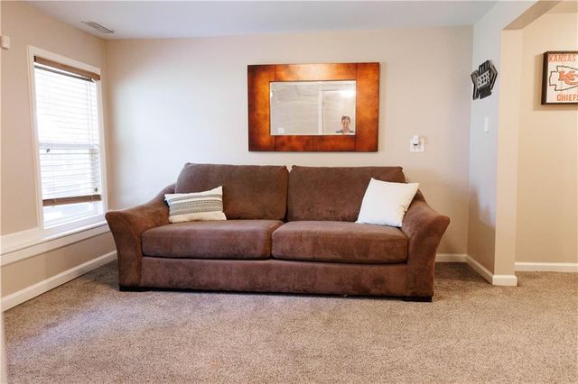 4160 N Chelsea Avenue, Kansas City, MO 64117