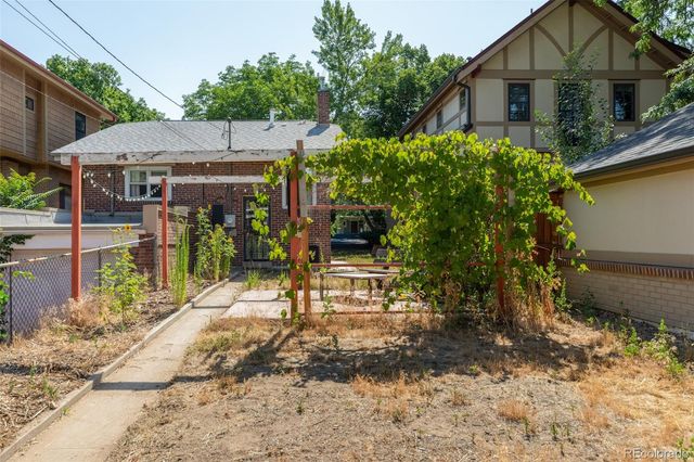 851 S Vine Street, Denver, CO 80209