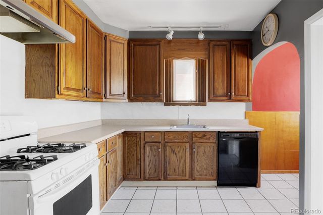 851 S Vine Street, Denver, CO 80209