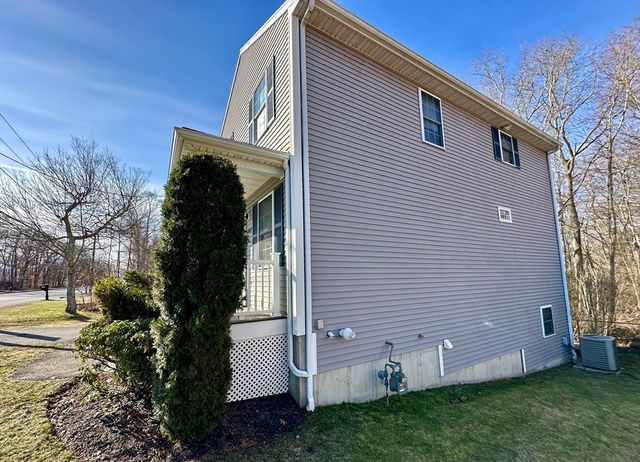 1007 Mount Pleasant St, New Bedford, MA 02745