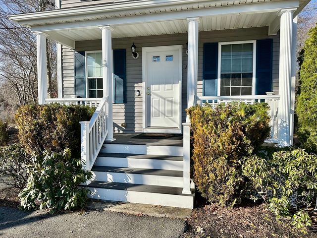 1007 Mount Pleasant St, New Bedford, MA 02745