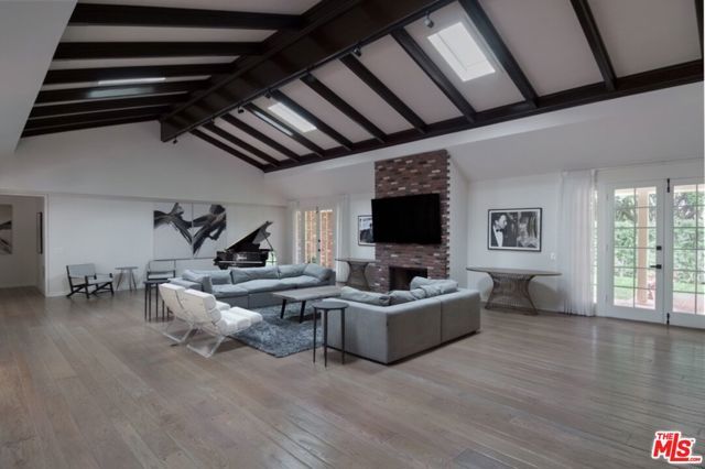 1121 N Beverly Drive, Beverly Hills, CA 90210