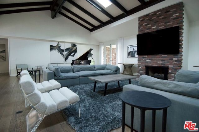 1121 N Beverly Drive, Beverly Hills, CA 90210