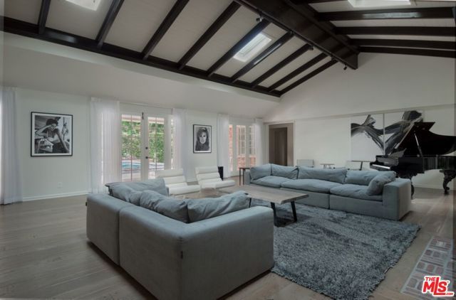 1121 N Beverly Drive, Beverly Hills, CA 90210