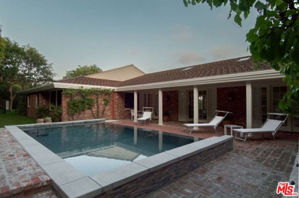 1121 N Beverly Drive, Beverly Hills, CA 90210