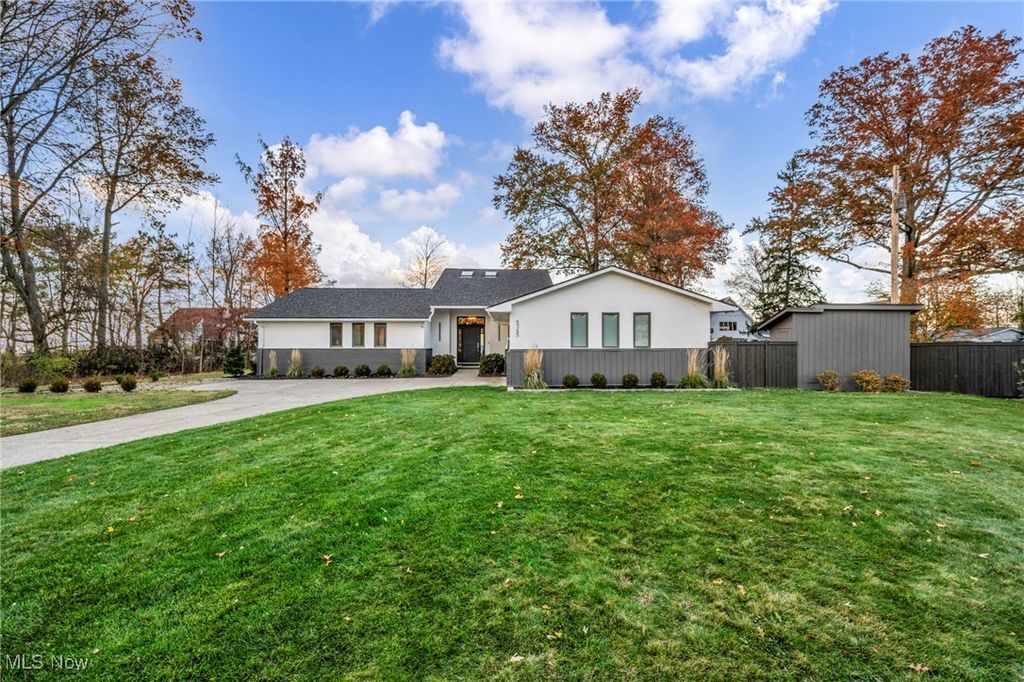 5365 E Lake Road, Sheffield Lake, OH 44054