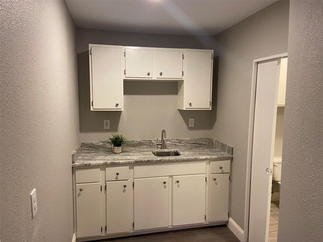 2006 W Northgate Drive, Irving, TX 75062