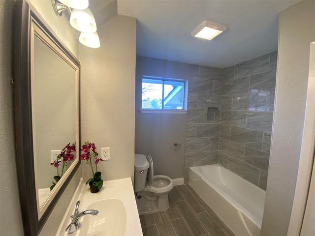 2006 W Northgate Drive, Irving, TX 75062