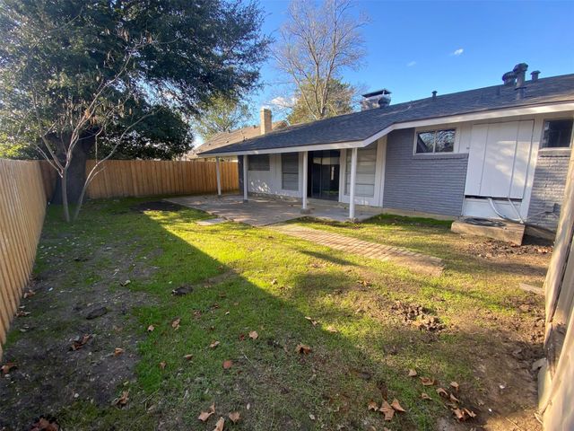 2006 W Northgate Drive, Irving, TX 75062