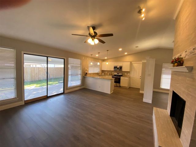 2006 W Northgate Drive, Irving, TX 75062