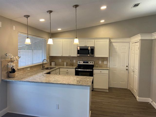 2006 W Northgate Drive, Irving, TX 75062