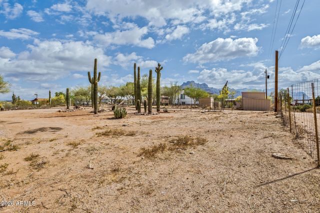 251 N STARR Road, Apache Junction, AZ 85119