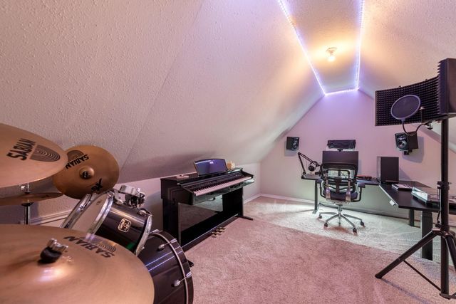 664 Ranchers Club LN, Driftwood, TX 78619