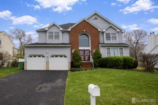31 Scarlet Drive, Sayreville, NJ 08859