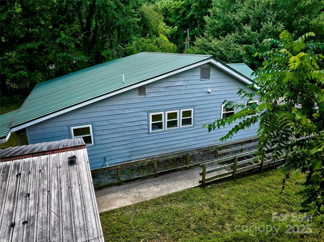 111 Kenneth Cooper Road, Whittier, NC 28789