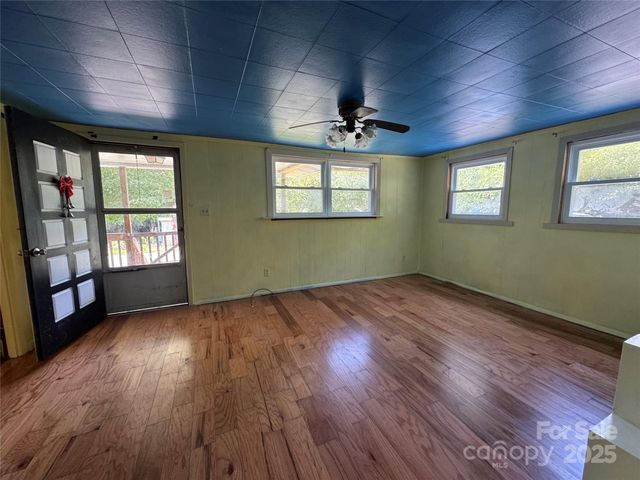 111 Kenneth Cooper Road, Whittier, NC 28789