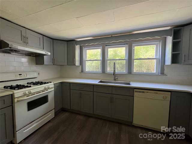 111 Kenneth Cooper Road, Whittier, NC 28789