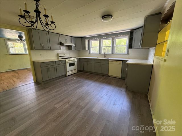 111 Kenneth Cooper Road, Whittier, NC 28789