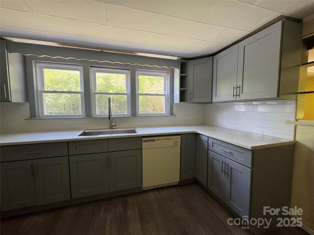 111 Kenneth Cooper Road, Whittier, NC 28789