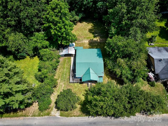 111 Kenneth Cooper Road, Whittier, NC 28789