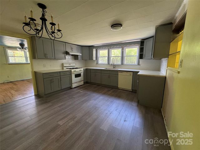 111 Kenneth Cooper Road, Whittier, NC 28789