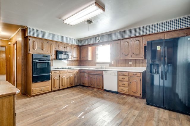 313 Texoma Drive, Whitesboro, TX 76273