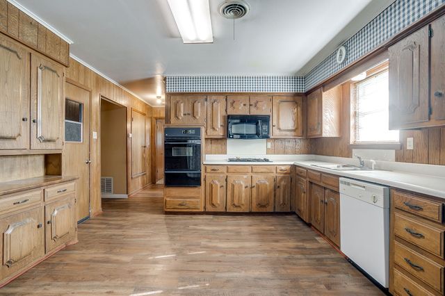 313 Texoma Drive, Whitesboro, TX 76273