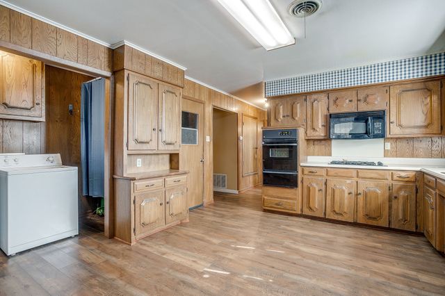 313 Texoma Drive, Whitesboro, TX 76273