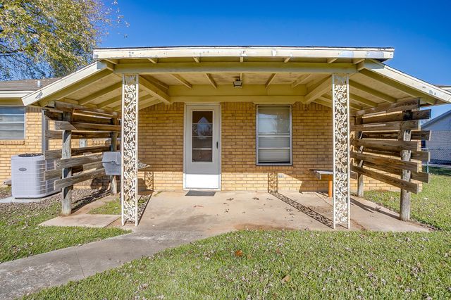 313 Texoma Drive, Whitesboro, TX 76273