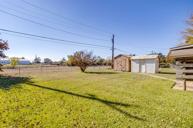 313 Texoma Drive, Whitesboro, TX 76273