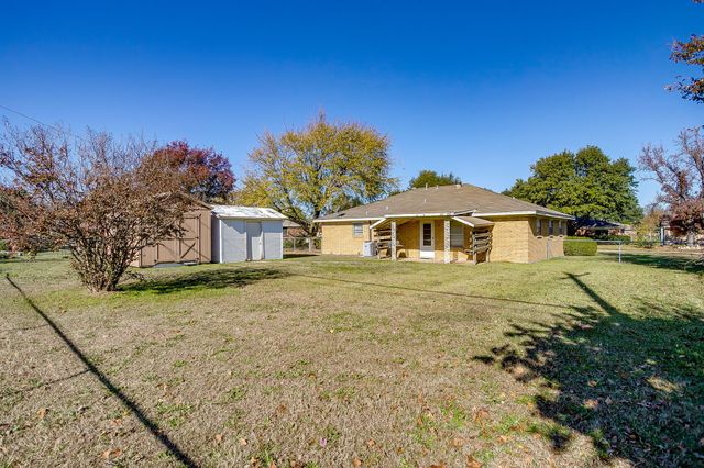 313 Texoma Drive, Whitesboro, TX 76273