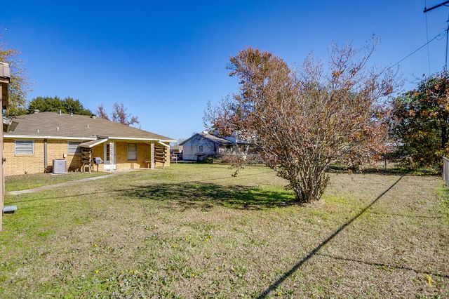 313 Texoma Drive, Whitesboro, TX 76273