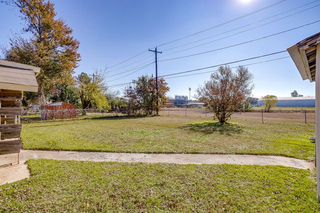 313 Texoma Drive, Whitesboro, TX 76273