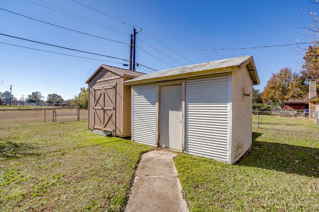 313 Texoma Drive, Whitesboro, TX 76273