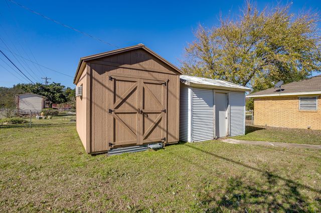 313 Texoma Drive, Whitesboro, TX 76273