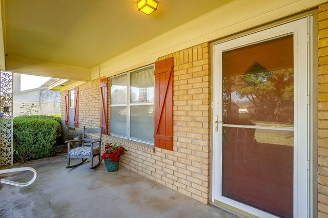 313 Texoma Drive, Whitesboro, TX 76273