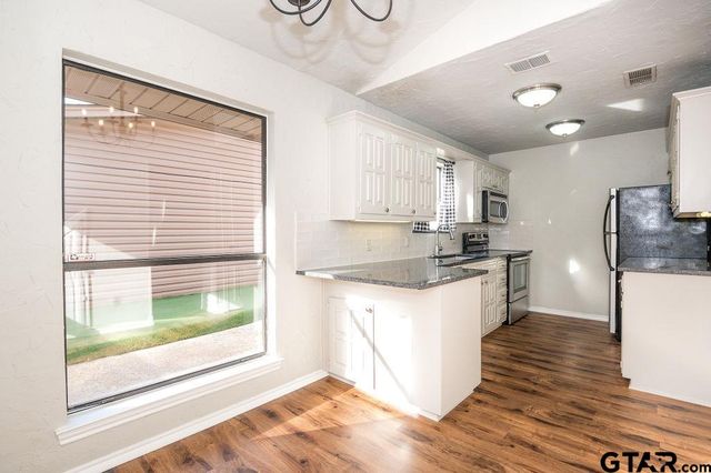 5827 Hollytree, Tyler, TX 75703