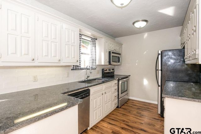 5827 Hollytree, Tyler, TX 75703