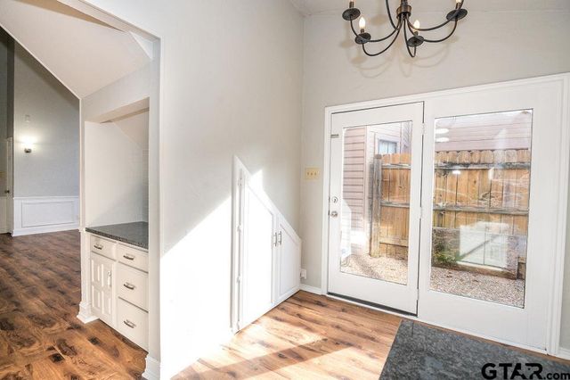 5827 Hollytree, Tyler, TX 75703