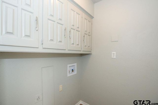 5827 Hollytree, Tyler, TX 75703