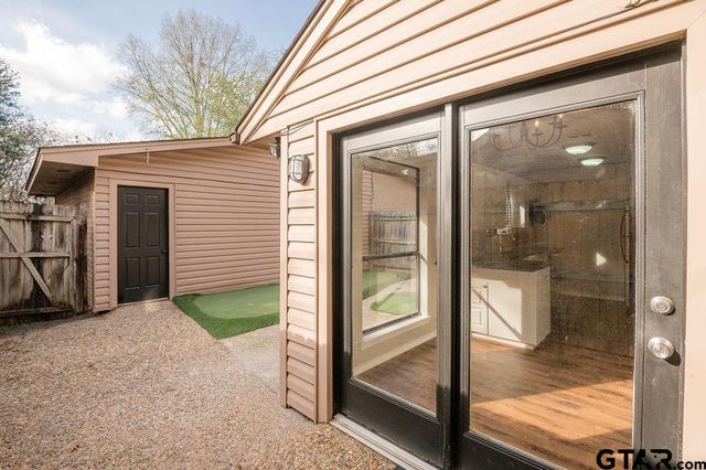 5827 Hollytree, Tyler, TX 75703