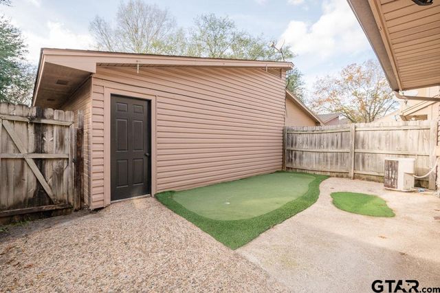 5827 Hollytree, Tyler, TX 75703