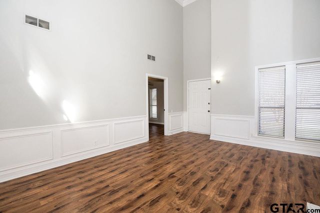 5827 Hollytree, Tyler, TX 75703