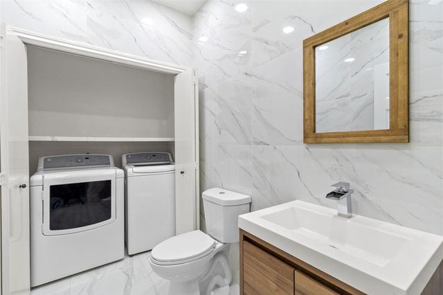 1911 Bering Drive 28, Houston, TX 77057