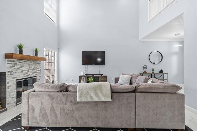 1911 Bering Drive 28, Houston, TX 77057